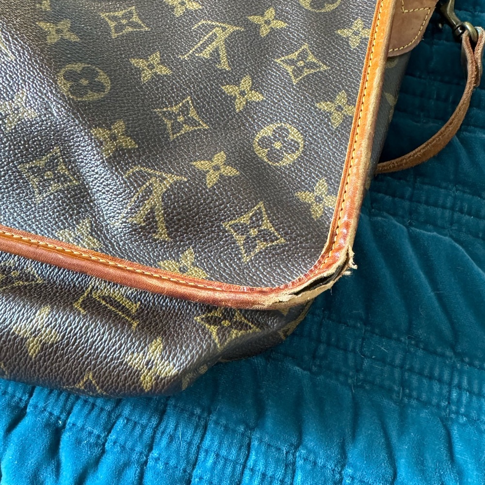 Authentic Louis Vuitton - Picture 5 of 11